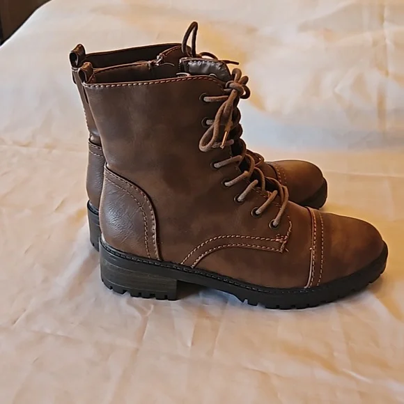 Ladies Short Boots - Picture 2 of 6